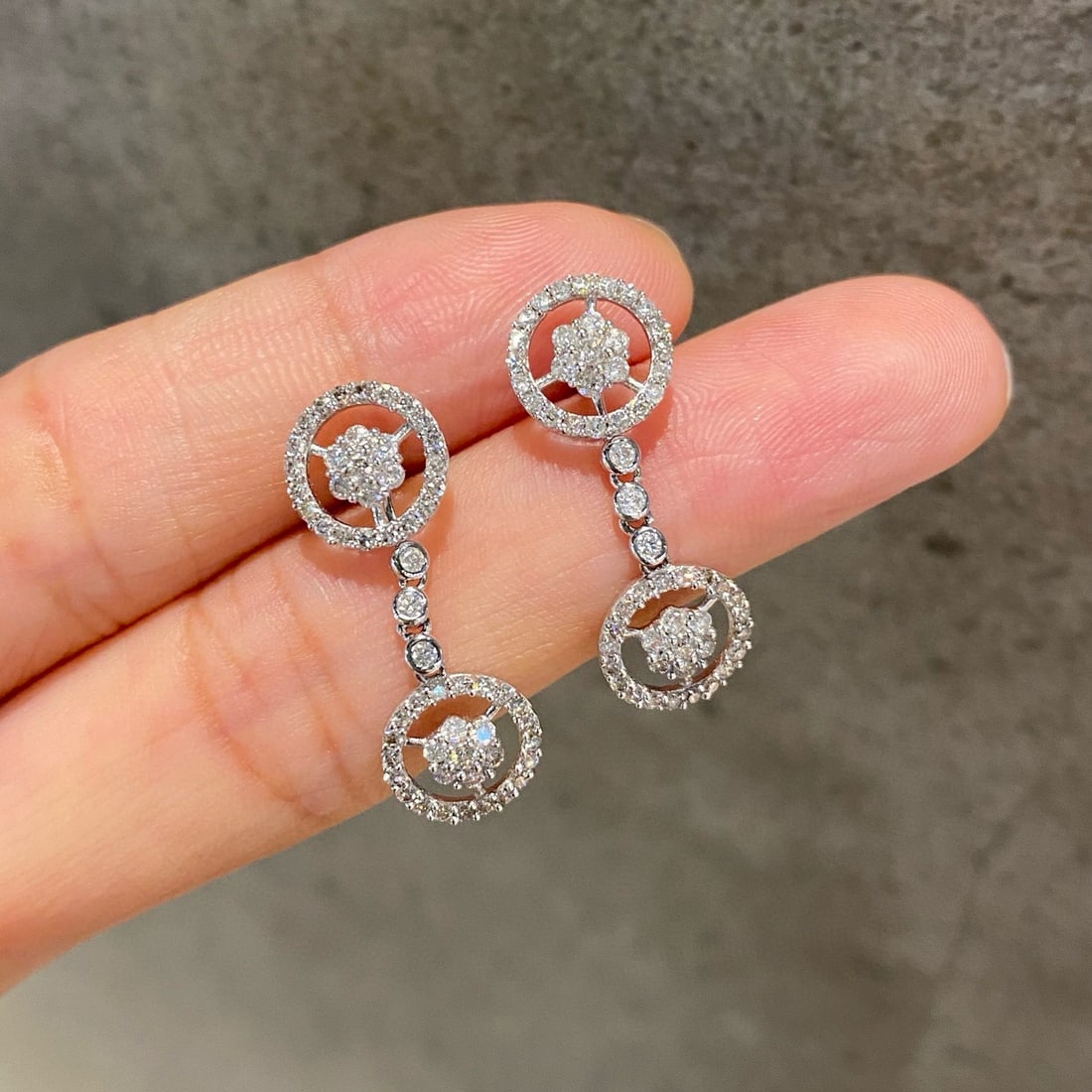 14k Gold 1.1 Ct Natural H Diamond Earrings: Ref:230992327 // gold content:14k gold // main gemstone:diamond // shape:round // carat weight:1. 1ct // clarity grade:vs-si // color:h // treatment:natural // cut grade:g // Condition: New Low