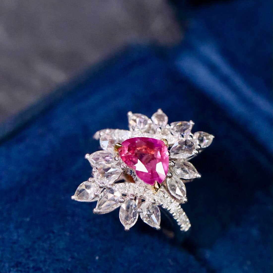14k Gold 2.19 Ctw Natural Padparadscha Sapphire & Diamond Ring - 3
