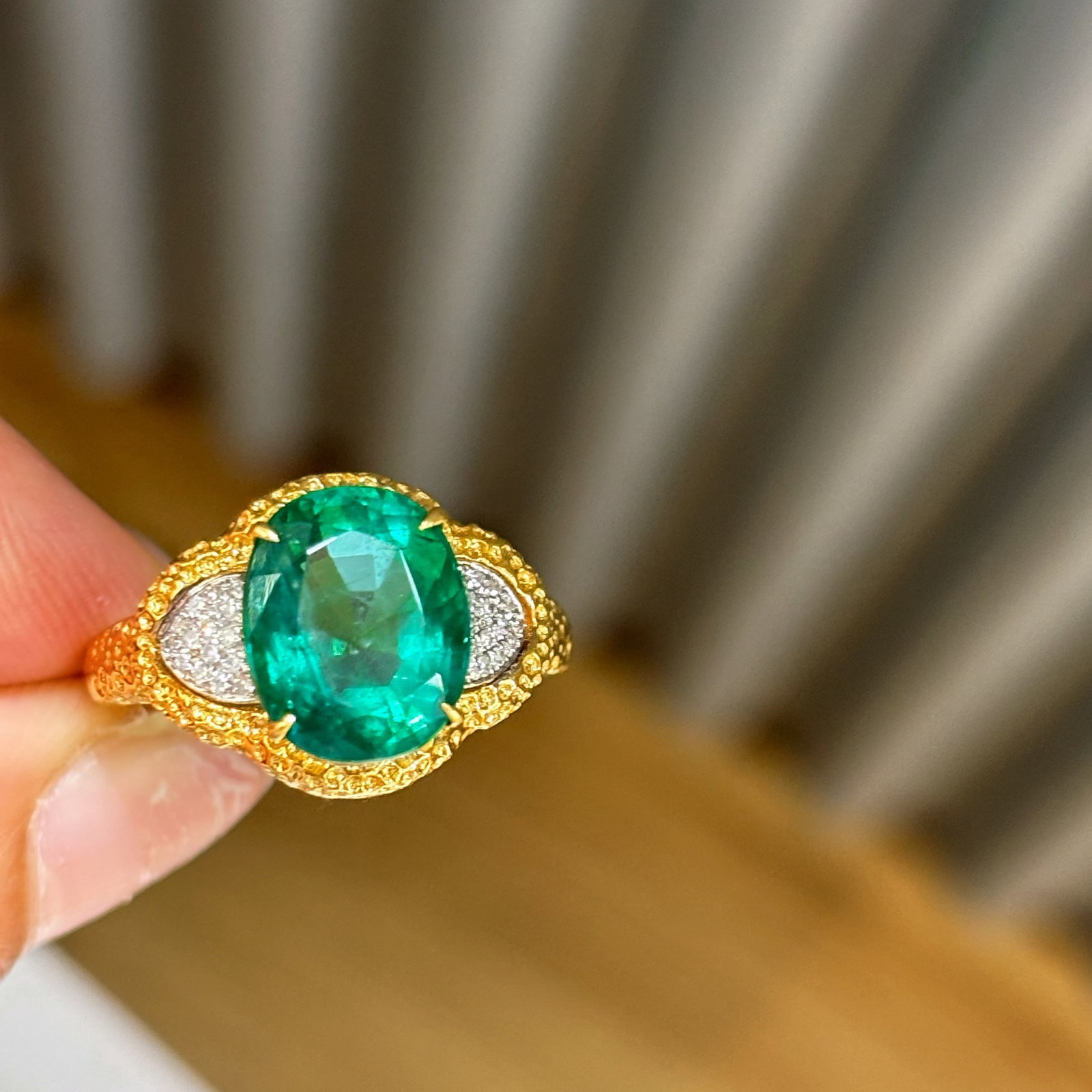 14k Gold 4 Ct Natural Emerald & Diamond Ring: Ref:230992341 // gold content:14k gold // ring size:7. 25us // // main gemstone:emerald // shape:oval // carat weight:4ct // color:green // treatment:natural // // adjacent gemstone 2 : diamond // sha