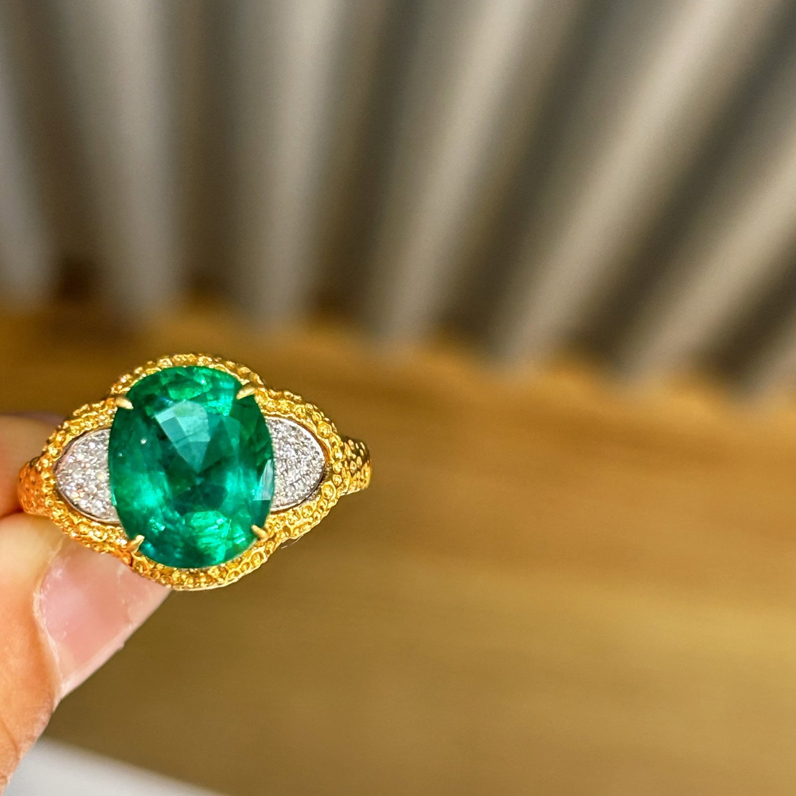 14k Gold 4 Ct Natural Emerald & Diamond Ring - 2