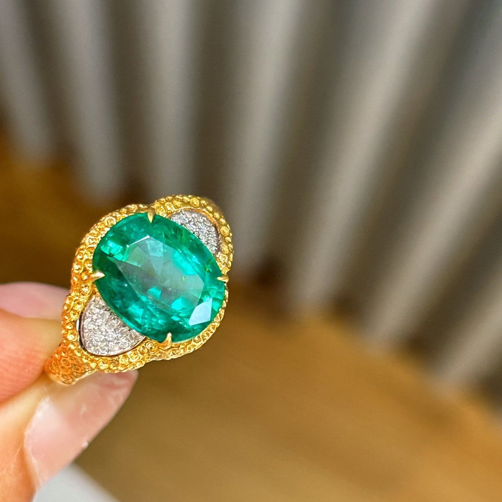 14k Gold 4 Ct Natural Emerald & Diamond Ring - 3