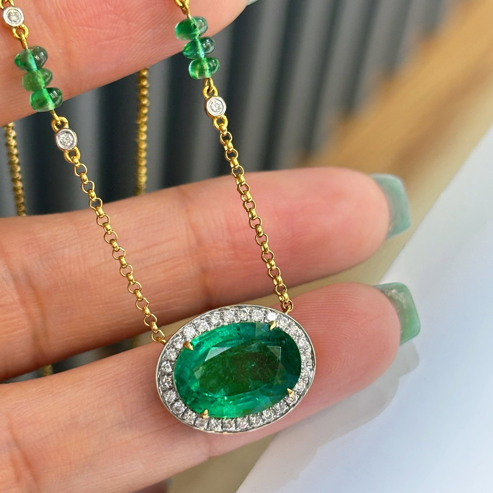 14k Gold 6.05 Ct Natural Emerald & Diamond Necklace: Ref:230992342 // gold content:14k gold // main gemstone:emerald // shape:oval // carat weight:6. 05ct // color:green // treatment:natural // // adjacent gemstone 2 : diamond // shape:round // clarity