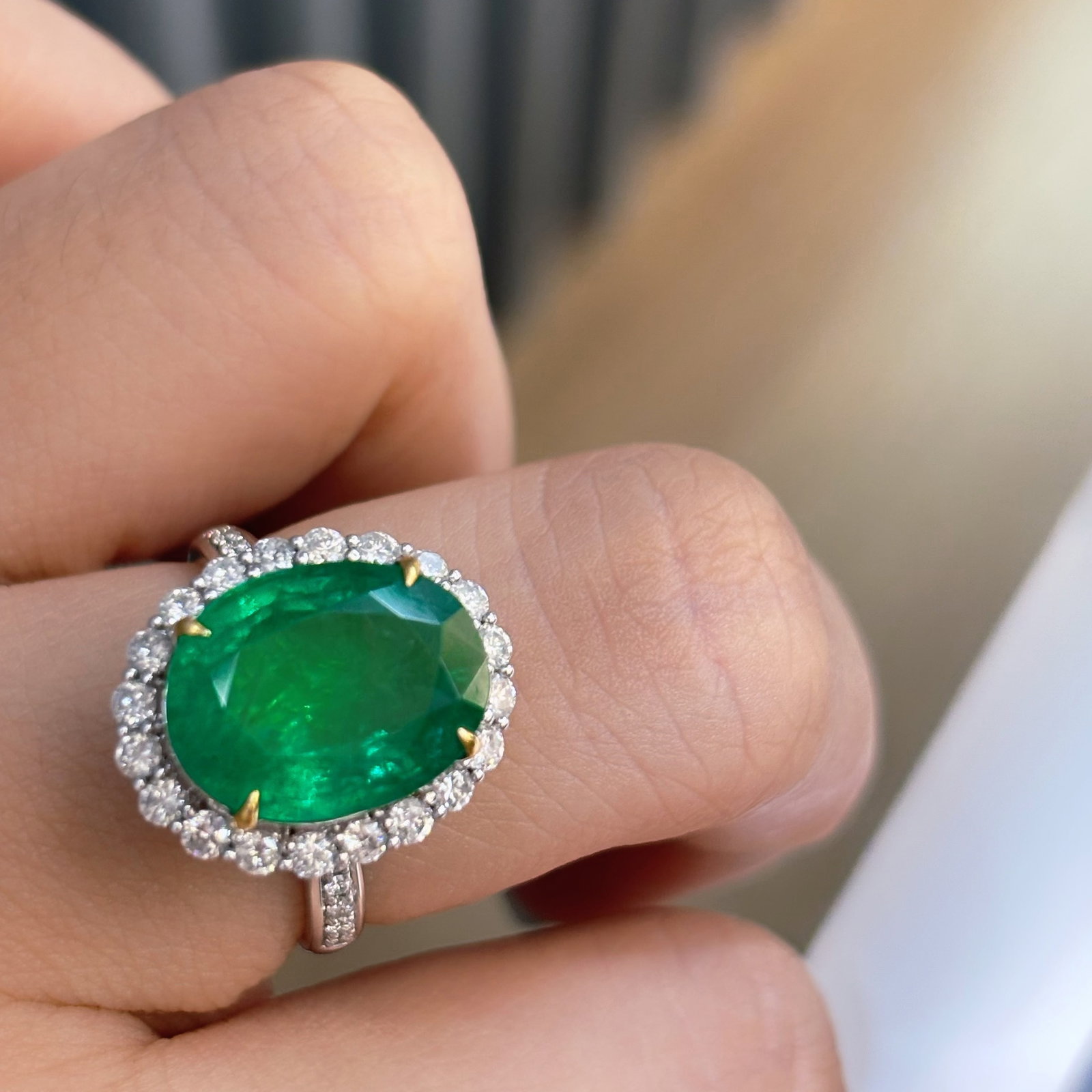 14k Gold 6.38 Ct Natural Emerald & Diamond Ring - 3
