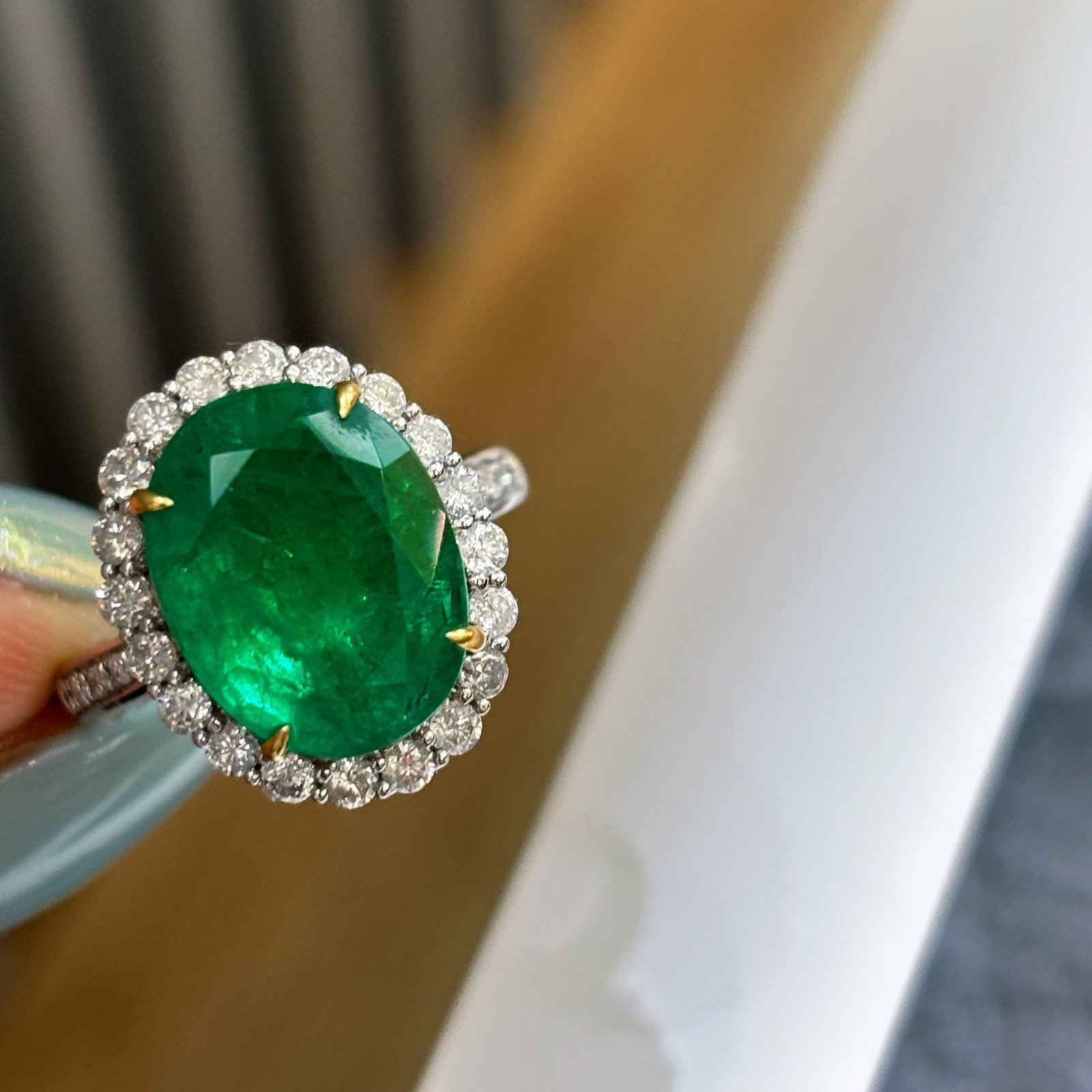 14k Gold 6.38 Ct Natural Emerald & Diamond Ring - 4
