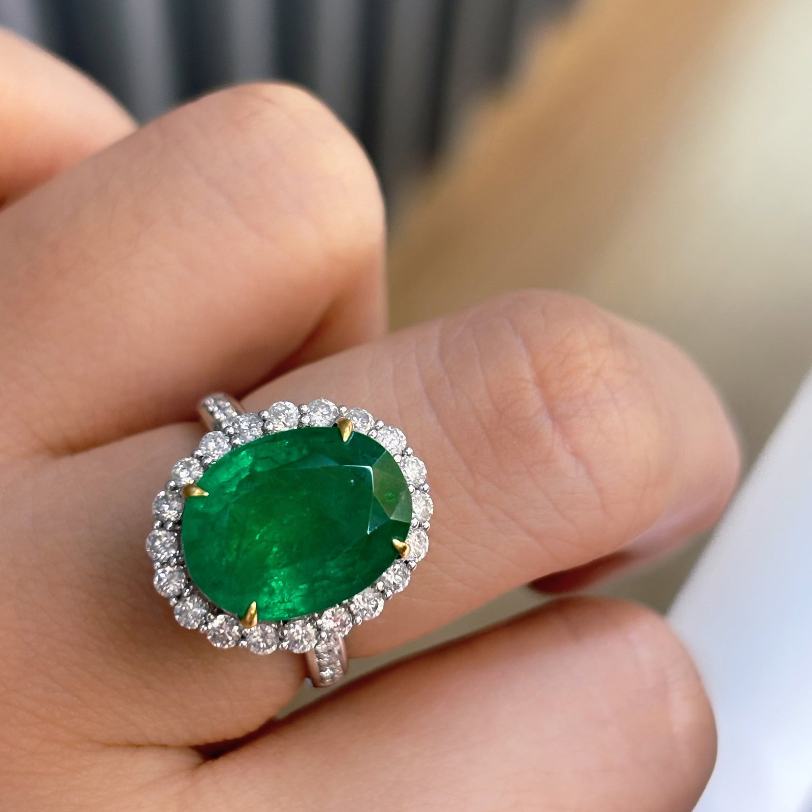 14k Gold 6.38 Ct Natural Emerald & Diamond Ring - 5