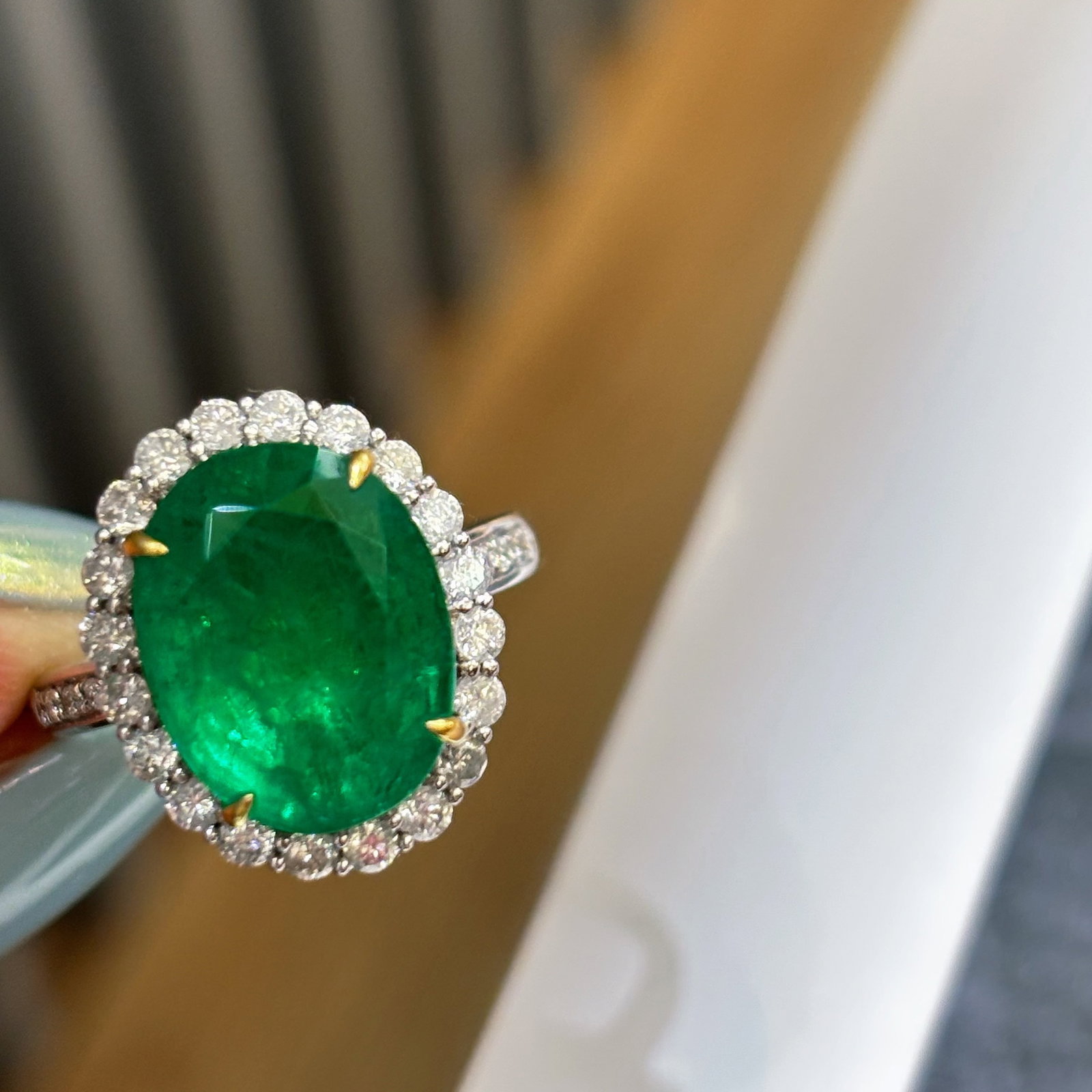 14k Gold 6.38 Ct Natural Emerald & Diamond Ring - 6