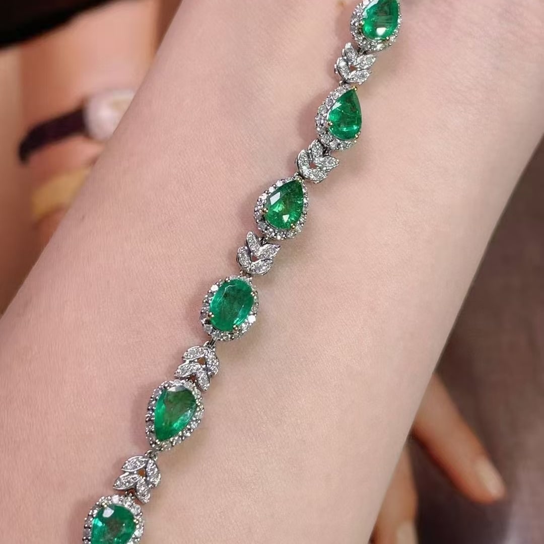14k Gold 6 Ct Vivid Green Natural Emerald & Diamond Bracelet - 2