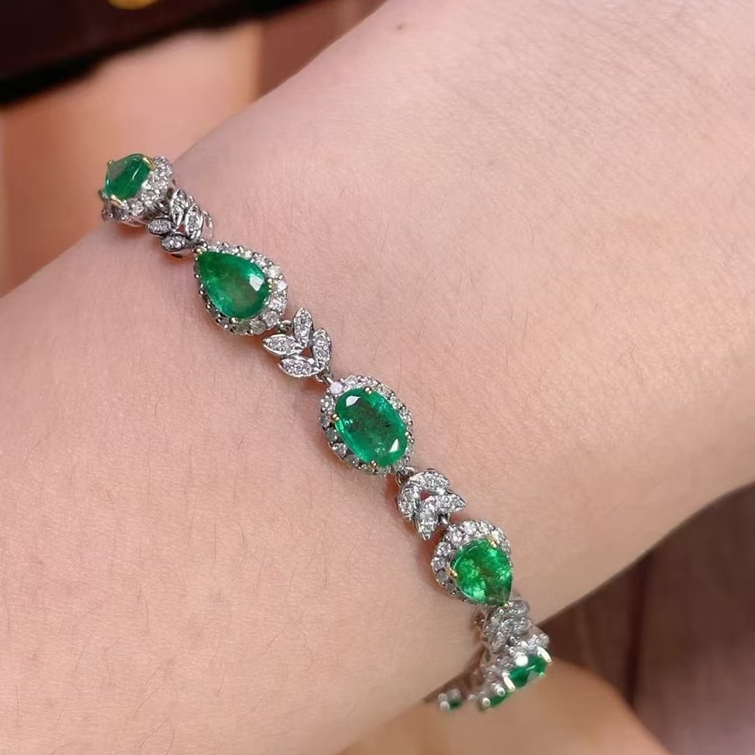 14k Gold 6 Ct Vivid Green Natural Emerald & Diamond Bracelet - 3