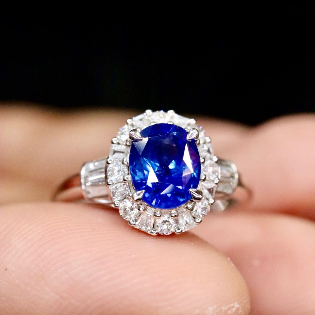 14k Gold 2.62 Ctw Natural Sapphire & Diamond Ring: Ref:230992363 // gold content:14k gold // ring size:7. 25us // // main gemstone:sapphire // shape:oval // carat weight:2. 0ct // color:cornflower blue // treatment:natural // // adjacent gemstone 2 : 