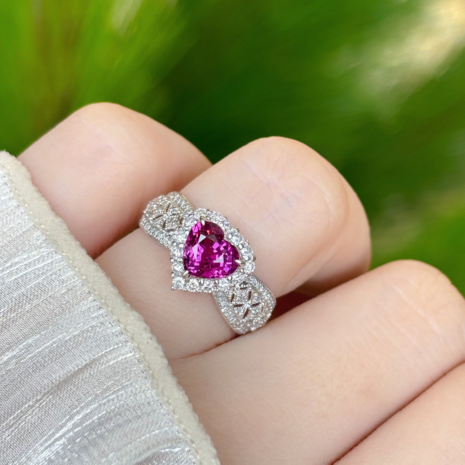 14k Gold 1.5 Ct Natural Garnet & Diamond Ring - 2