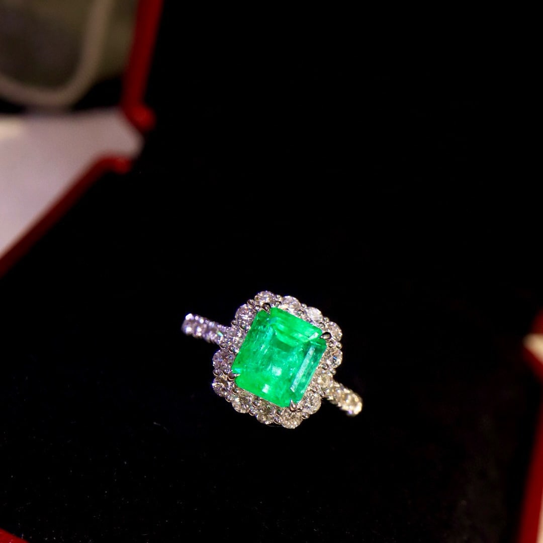 14k Gold 3.13 Ctw Natural Emerald & Diamond Ring: Ref:230992376 // gold content:14k gold // ring size:7. 25us // // main gemstone:emerald // shape:octagonal // carat weight:2. 33ct // color:green // treatment:natural // // adjacent gemstone 2 :
