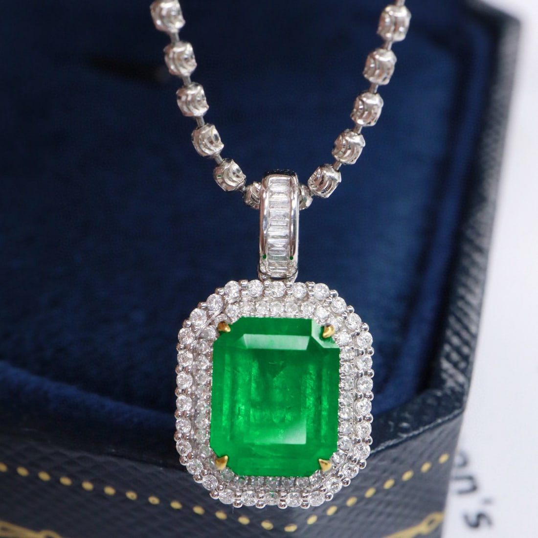 14k Gold 2.41 Ctw Vivid Green Natural Emerald & Diamond Pendant( Without Chain ): Ref:230992377 // gold content:14k gold // main gemstone:emerald // shape:octagonal // carat weight:2. 10ct // color:vivid green // treatment:natural // // adjacent gemstone 2 : diamond // shape:multip