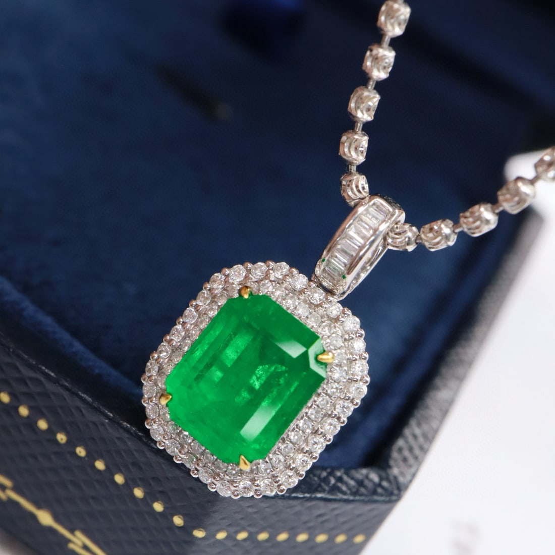14k Gold 2.41 Ctw Vivid Green Natural Emerald & Diamond Pendant( Without Chain ) - 2
