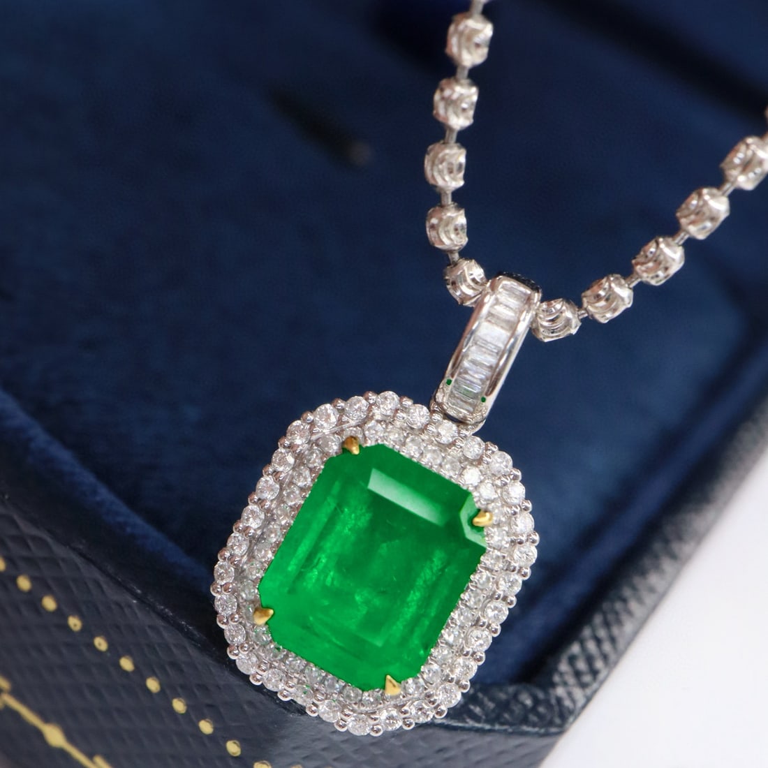 14k Gold 2.41 Ctw Vivid Green Natural Emerald & Diamond Pendant( Without Chain ) - 5