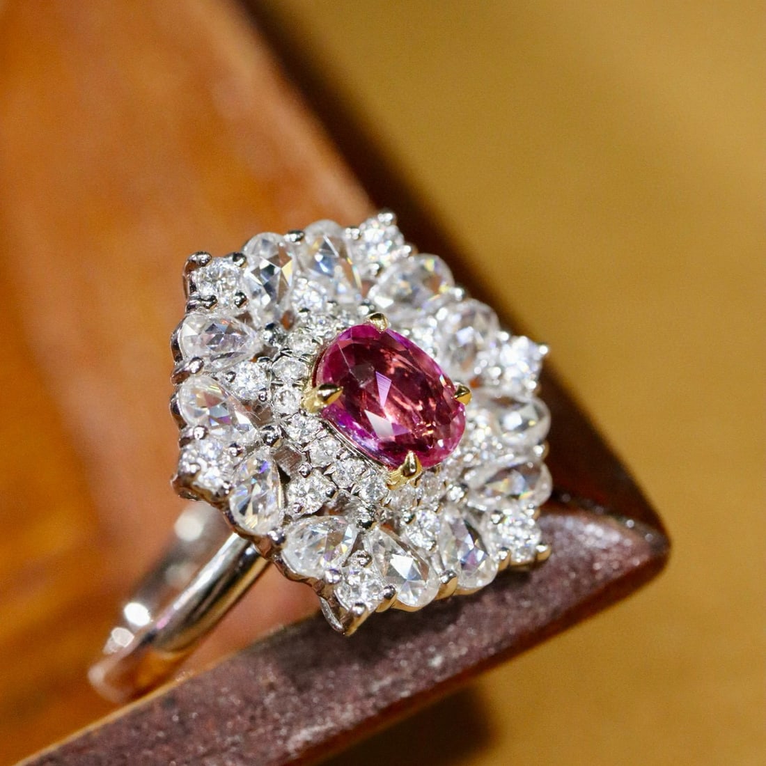 14k Gold 0.78 Ctw Natural Padparadscha Sapphire & Diamond Ring - 5