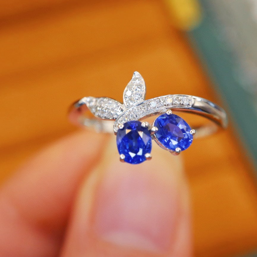 14k Gold 0.85 Ctw Natural Sapphire & Diamond Ring: Ref:230992383 // gold content:14k gold // ring size:7. 25us // // main gemstone:sapphire // shape:oval // carat weight:0. 78ct // color:blue // treatment:natural // // adjacent gemstone 2 : diamond