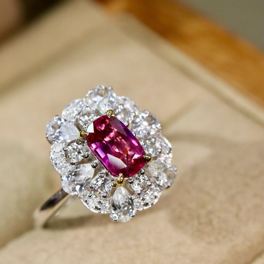 14k Gold 0.98 Ctw Natural Ruby & Diamond Ring - 3