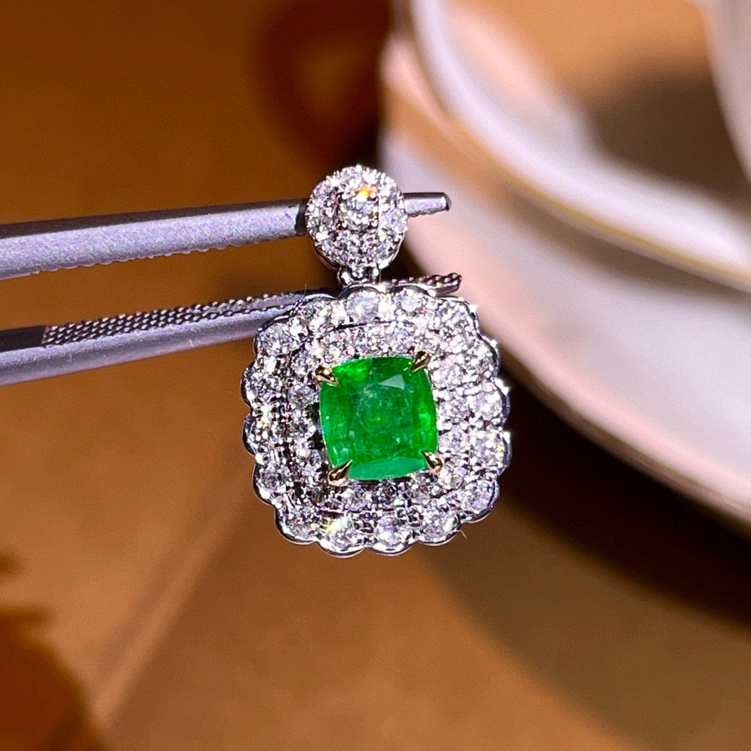 14k Gold 1.36 Ctw Vivid Green Natural Emerald & Diamond Pendant( Without Chain ): Ref:230992386 // gold content:14k gold // main gemstone:emerald // shape:cushion // carat weight:0. 87ct // color:vivid green // treatment:natural // // adjacent gemstone 2 : diamond // shape:round //