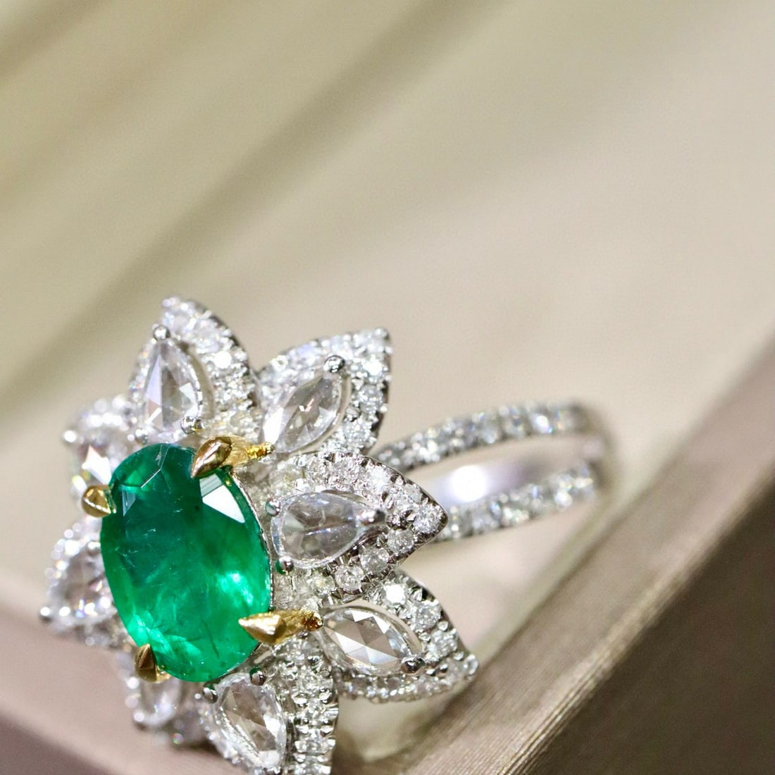 14k Gold 1.86 Ctw Vivid Green Natural Emerald & Diamond Ring - 5