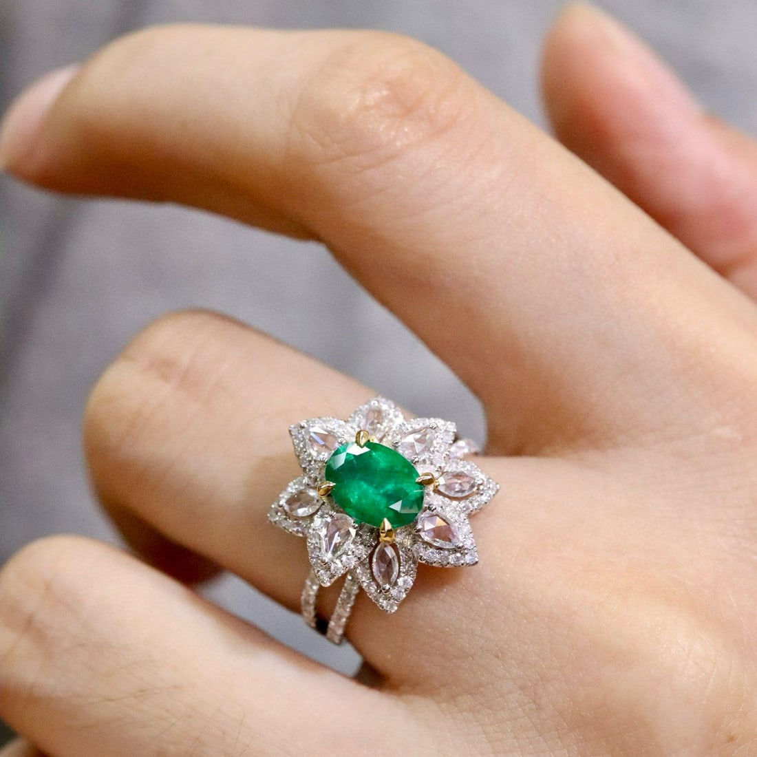 14k Gold 1.86 Ctw Vivid Green Natural Emerald & Diamond Ring - 6