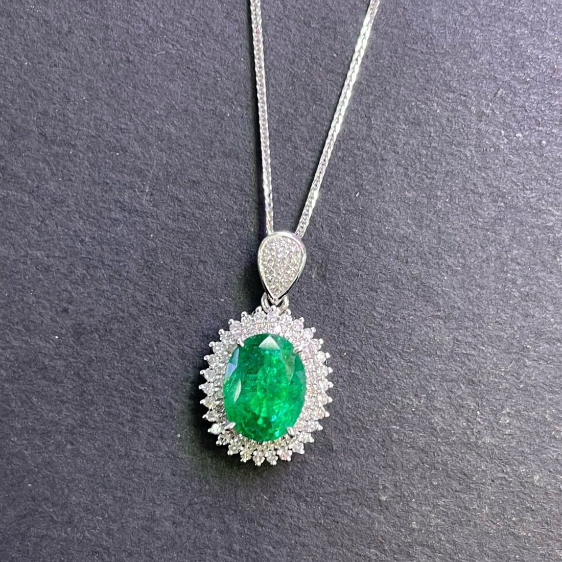 14k Gold 3.12 Ctw Vivid Green Natural Emerald & Diamond Pendant( Without Chain ) - 4