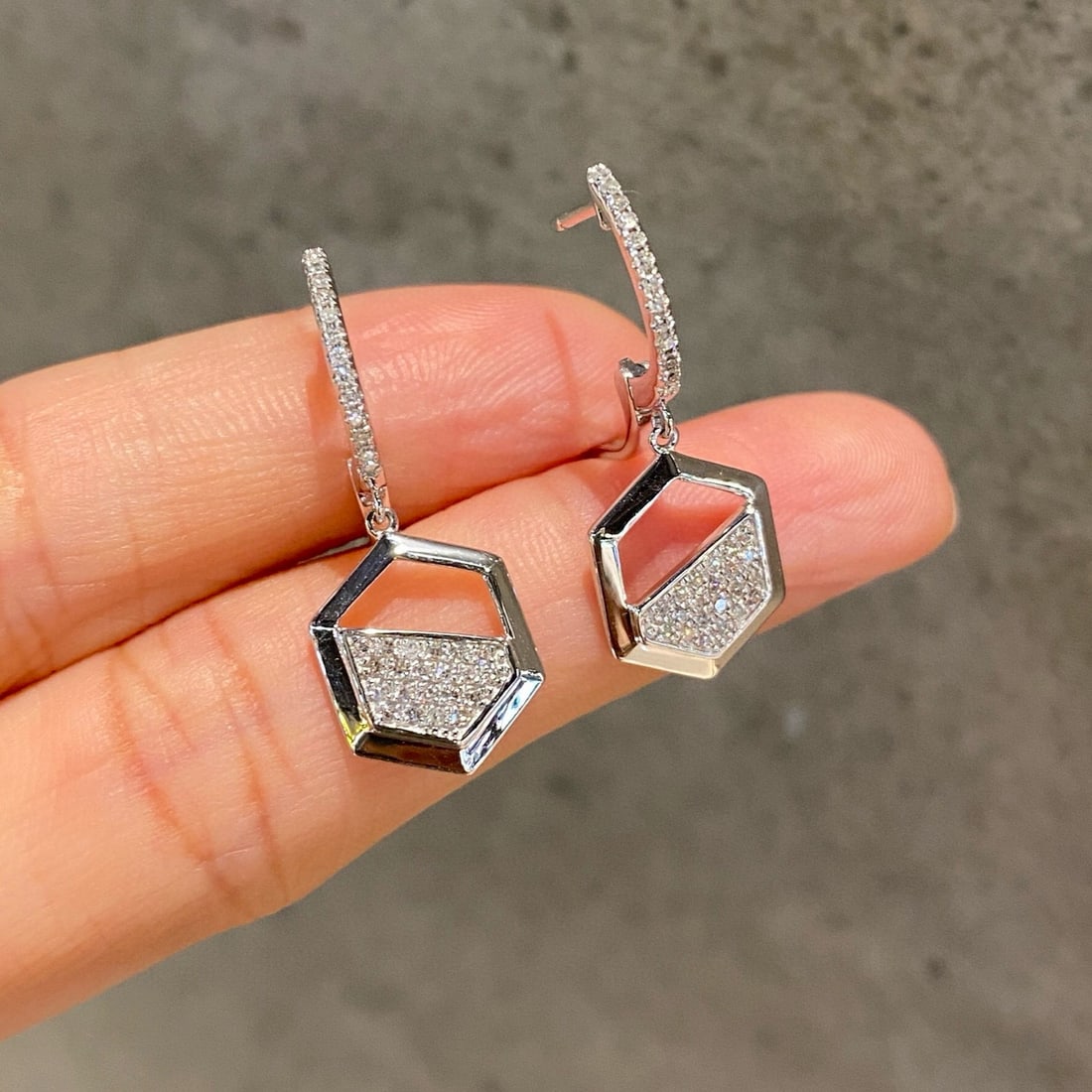 14k Gold 0.35 Ct Natural H Diamond Earrings: Ref:230992399 // gold content:14k gold // main gemstone:diamond // shape:round // carat weight:0. 35ct // clarity grade:vs-si // color:h // treatment:natural // cut grade:g // Condition: New Low