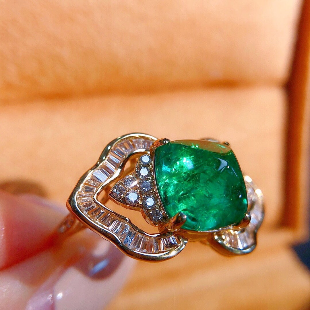 14k Gold 4.71 Ctw Vivid Green Natural Emerald & Diamond Ring - 3