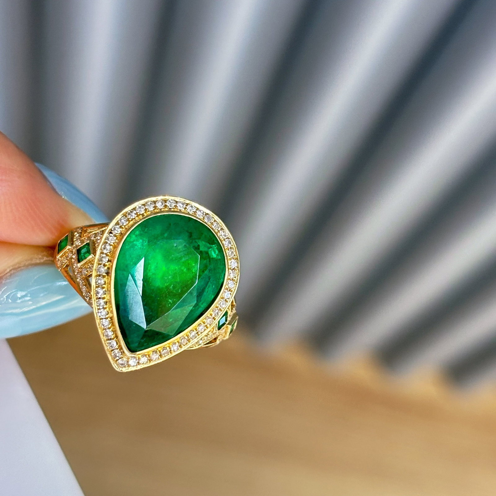 14k Gold 5.27 Ct Vivid Green Natural Emerald & Diamond Ring - 5