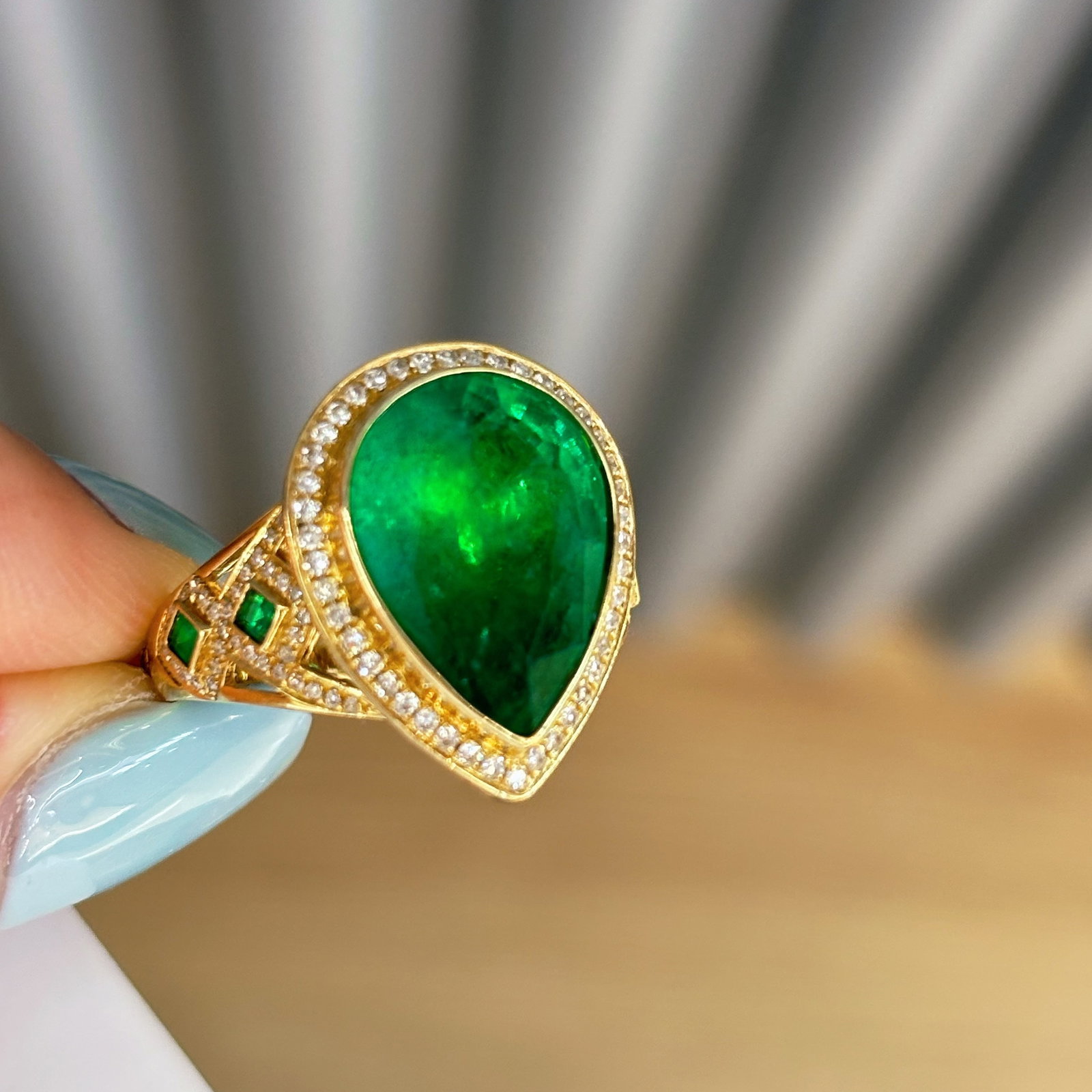 14k Gold 5.27 Ct Vivid Green Natural Emerald & Diamond Ring - 6