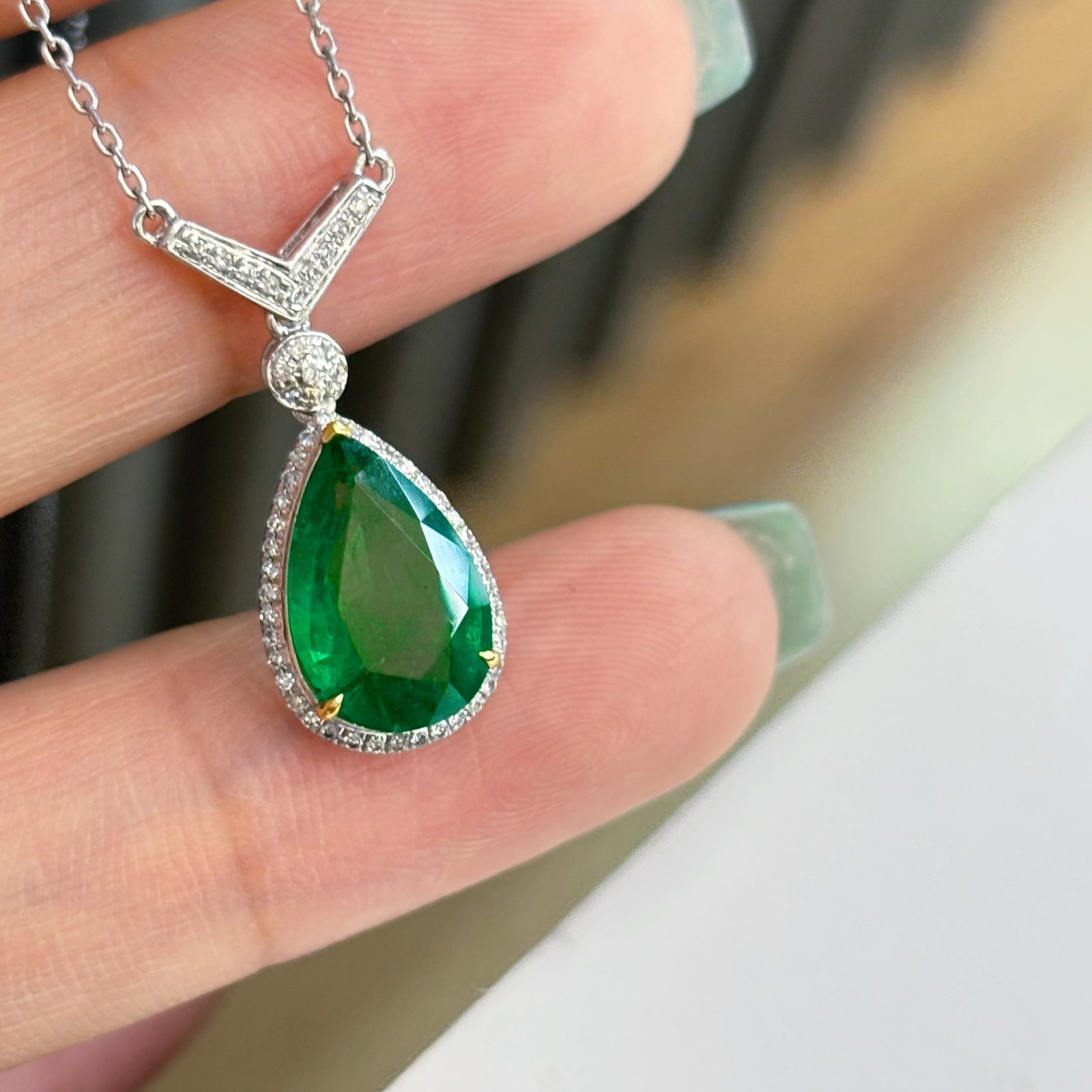 14k Gold 2.5 Ct Vivid Green Natural Emerald & Diamond Necklace - 3