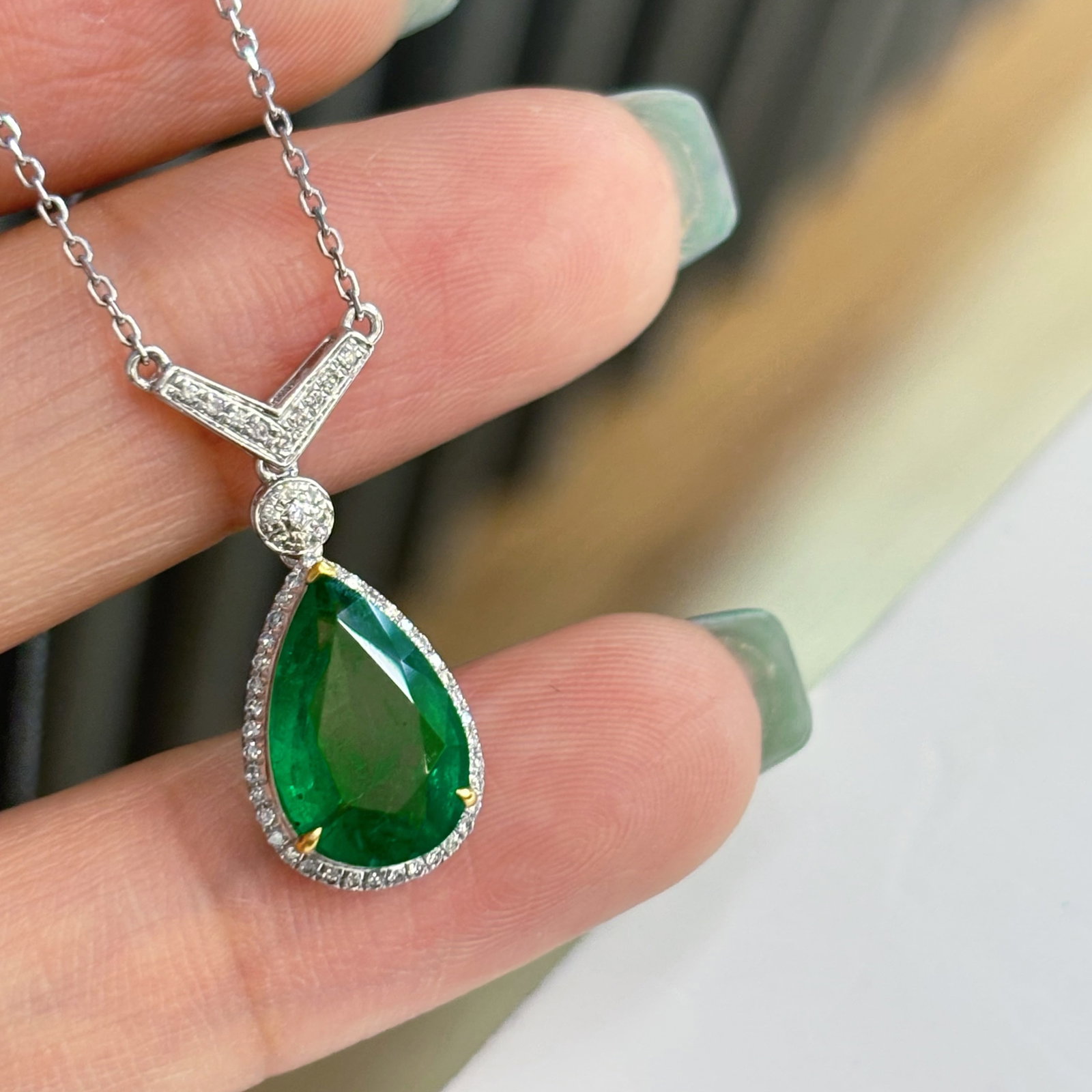 14k Gold 2.5 Ct Vivid Green Natural Emerald & Diamond Necklace - 5