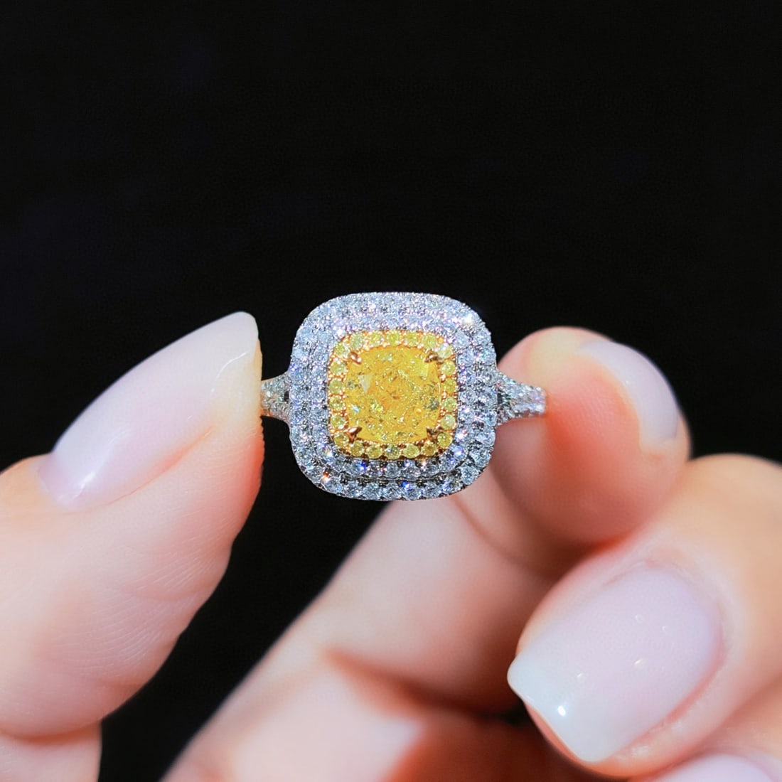 Gia Certified 14k Gold 1.46 Ctw Natural Yellow Diamond & Diamond Ring: Ref:230992432 // gold content:14k gold // ring size:7. 25us // // main gemstone:yellow diamond // certified:gia // shape:cushion // carat weight:1. 00ct // clarity grade:i1 // color:yellow // treatmen