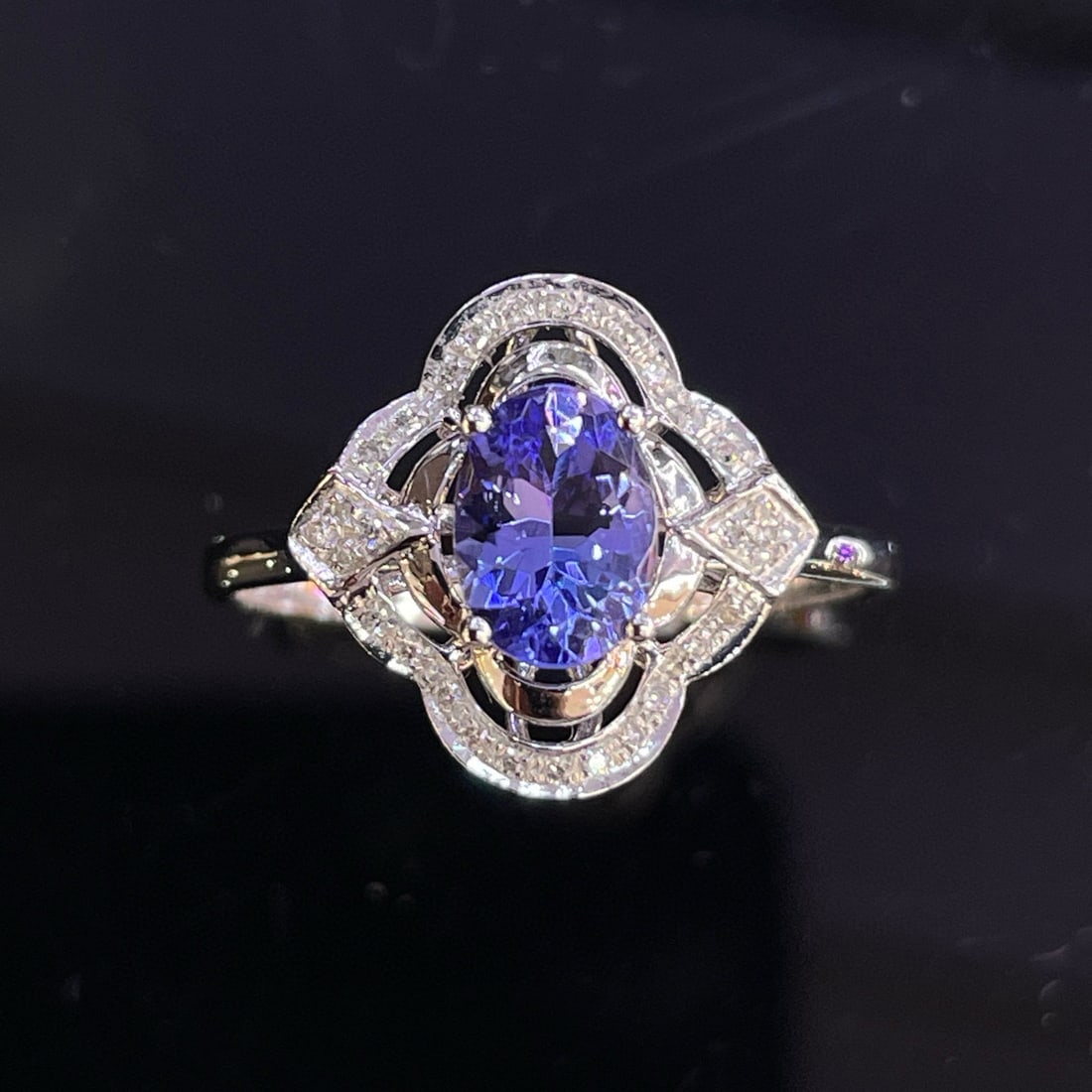14k Gold 1.00 Ct Natural Tanzanite & Diamond & Sapphire Ring: Ref:230992434 // gold content:14k gold // ring size:7. 25us // // main gemstone:tanzanite // shape:oval // carat weight:1. 00ct // color:blue // treatment:natural // // adjacent gemstone 2 : diamond