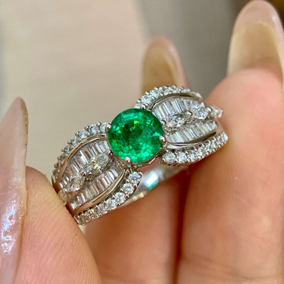 14k Gold 1.54 Ctw Vivid Green Natural Emerald & Diamond Ring - 3