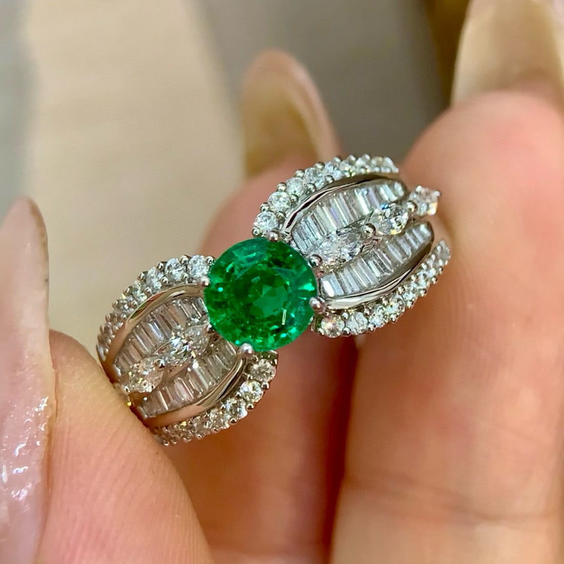 14k Gold 1.54 Ctw Vivid Green Natural Emerald & Diamond Ring - 4