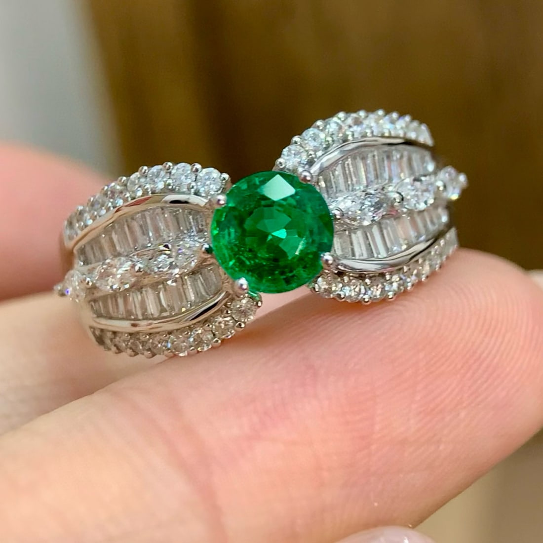 14k Gold 1.54 Ctw Vivid Green Natural Emerald & Diamond Ring - 5