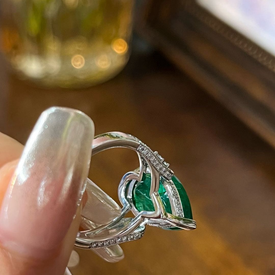 14k Gold 6.14 Ctw Vivid Green Natural Emerald & Diamond Ring - 3