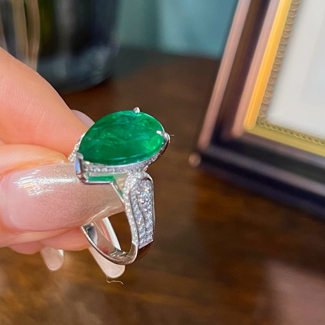 14k Gold 6.14 Ctw Vivid Green Natural Emerald & Diamond Ring - 6