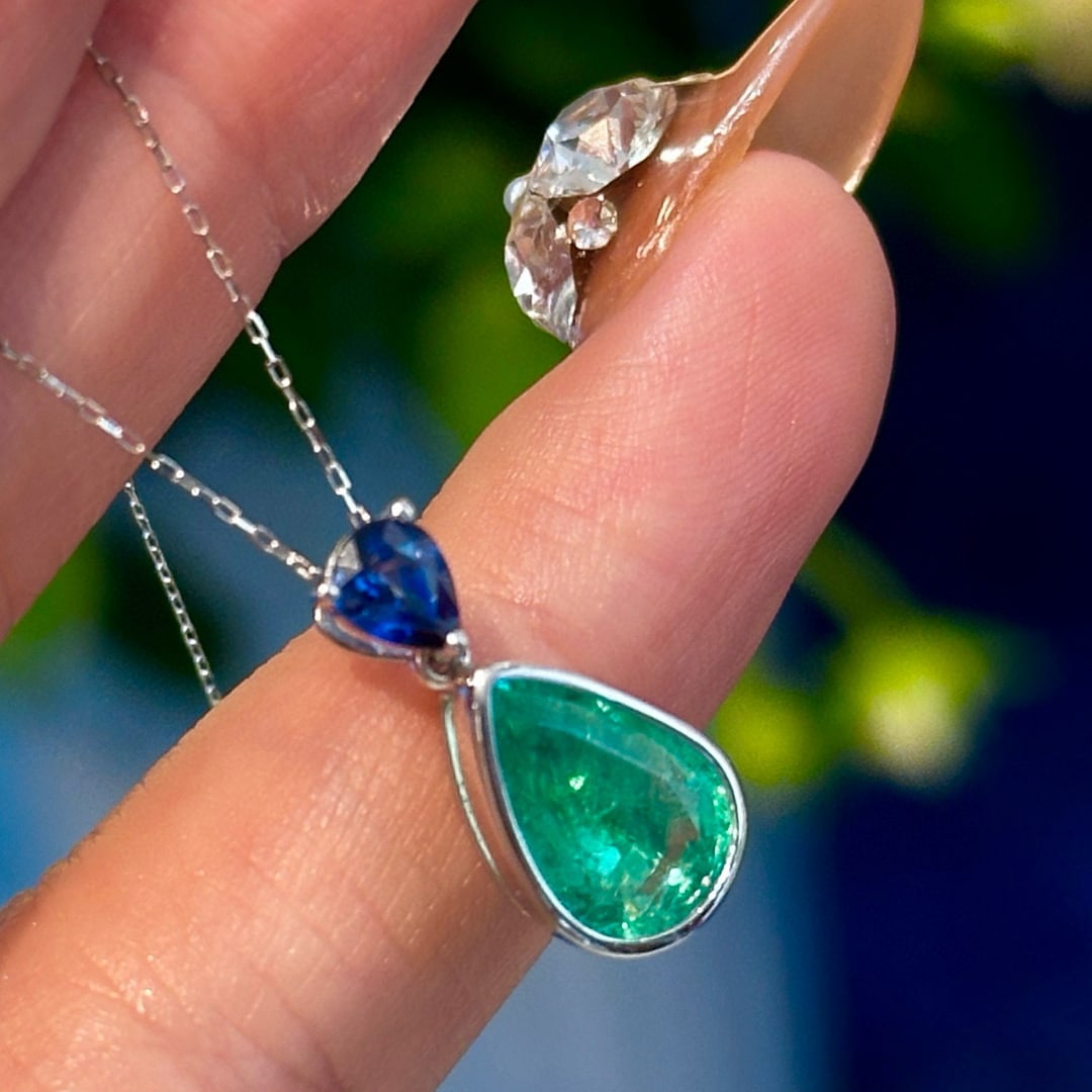 14k Gold 2.96 Ctw Natural Emerald & Sapphire Pendant( Without Chain ): Ref:230992440 // gold content:14k gold // main gemstone:emerald // shape:pear // carat weight:2. 57ct // color:green // treatment:natural // // adjacent gemstone 2 : sapphire // shape:pear // carat