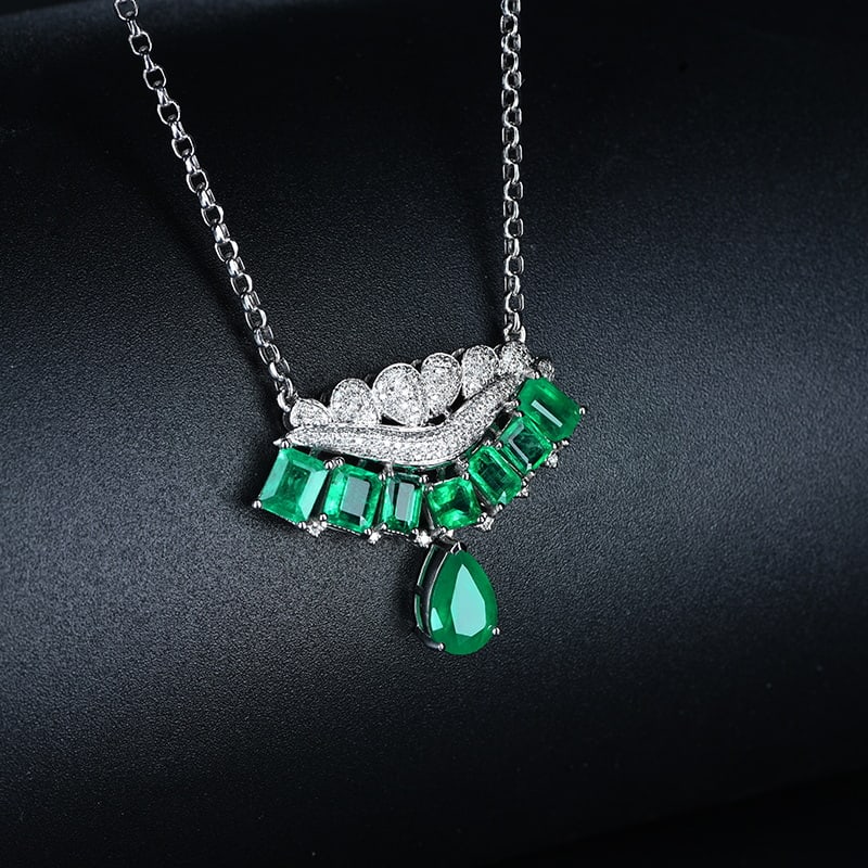 14k Gold 4.2 Ct Vivid Green Natural Emerald & Diamond Necklace - 4