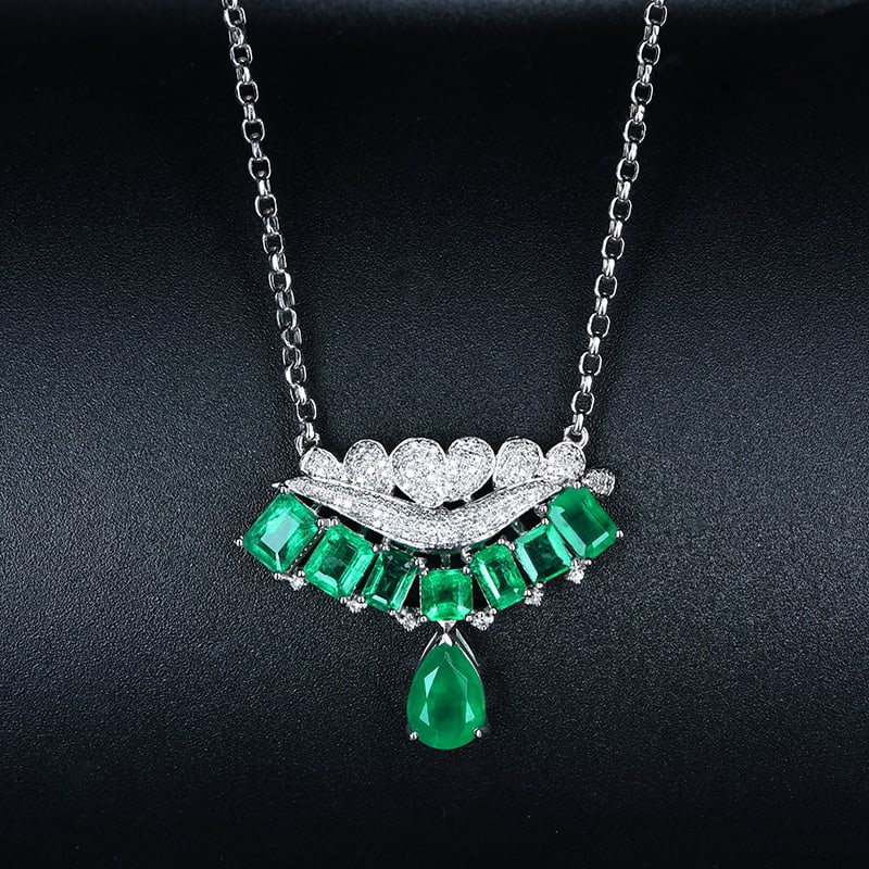 14k Gold 4.2 Ct Vivid Green Natural Emerald & Diamond Necklace - 5