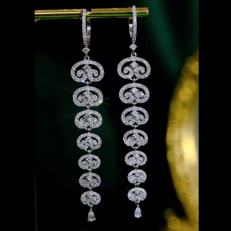 14k Gold 1.5 Ct Natural H Diamond Earrings: Ref:230993014 // gold content:14k gold // main gemstone:diamond // shape:multiply // carat weight:1. 5ct // clarity grade:vs-si // color:h // treatment:natural // Low Estimate: 4600 Condition: New Hig