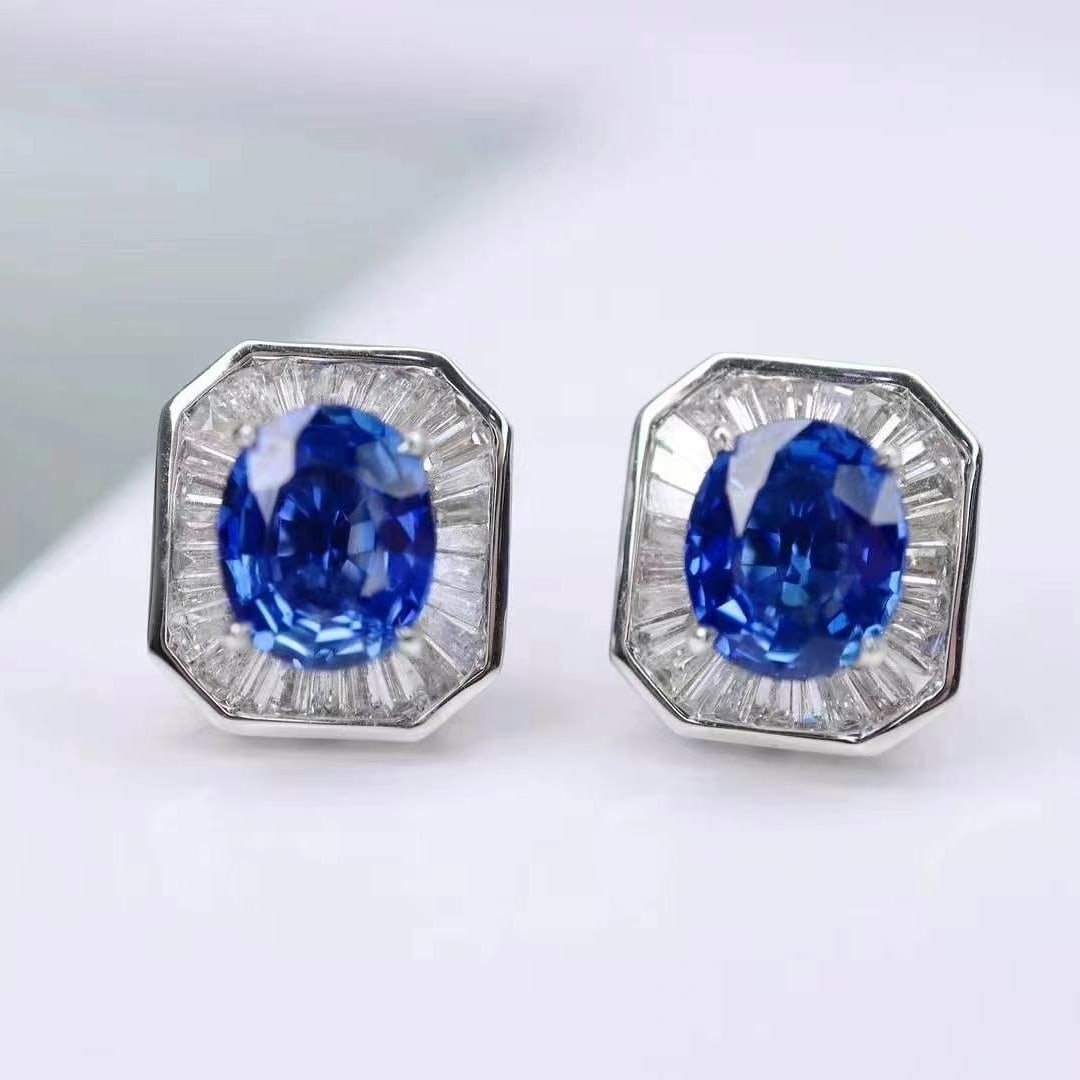 14k Gold 2.07 Ctw Natural Sapphire & Diamond Earrings: Ref:230993021 // gold content:14k gold // main gemstone:sapphire // shape:oval // carat weight:1. 75ct // color:cornflower blue // treatment:natural // // adjacent gemstone 2 : diamond // shape:baguet