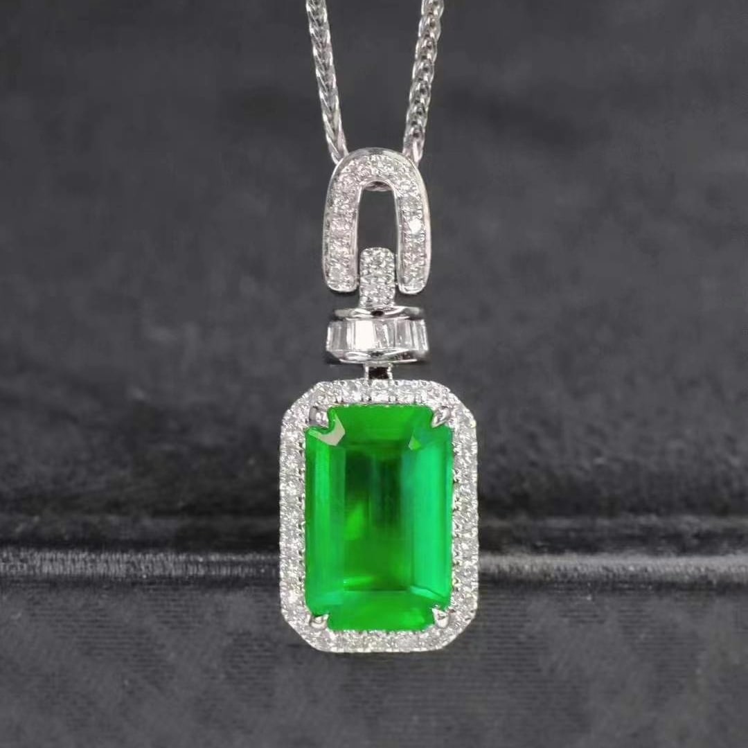 14k Gold 1.72 Ctw Vivid Green Natural Emerald & Diamond Pendant( Without Chain ): Ref:230993022 // gold content:14k gold // main gemstone:emerald // shape:octagonal // carat weight:1. 5ct // color:vivid green // treatment:natural // // adjacent gemstone 2 : diamond // shape:multipl