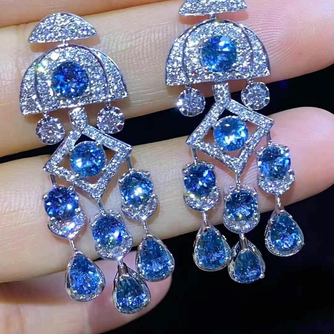 14k Gold 5.88 Ct Natural Aquamarine & Diamond Earrings: Ref:230993026 // gold content:14k gold // main gemstone:aquamarine // shape:multiply // carat weight:5. 88ct // color:santa maria color // treatment:natural // // adjacent gemstone 2 : diamond // shap
