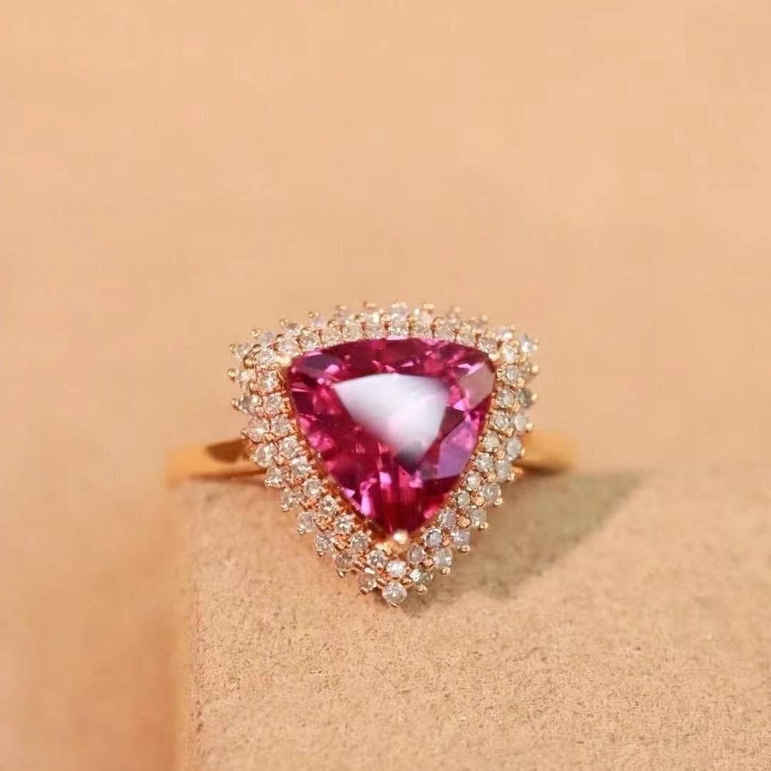 14k Gold 2.70 Ctw Natural Tourmaline & Diamond Ring: Ref:230993030 // gold content:14k gold // ring size:7. 25us // // main gemstone:tourmaline // shape:triangle // carat weight:2. 5ct // color:red // treatment:natural // // adjacent gemstone 2 : diamon