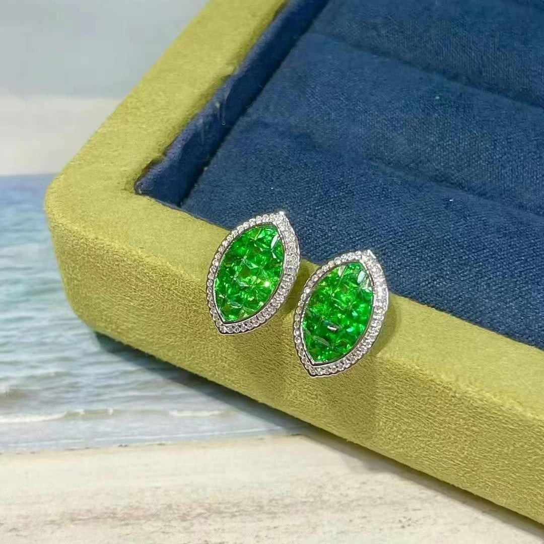 14k Gold 3.2 Ct Vivid Green Natural Tsavorite & Diamond Earrings: Ref:230993031 // gold content:14k gold // main gemstone:tsavorite // shape:princess // carat weight:3. 2ct // color:vivid green // treatment:natural // // adjacent gemstone 2 : diamond // number of st