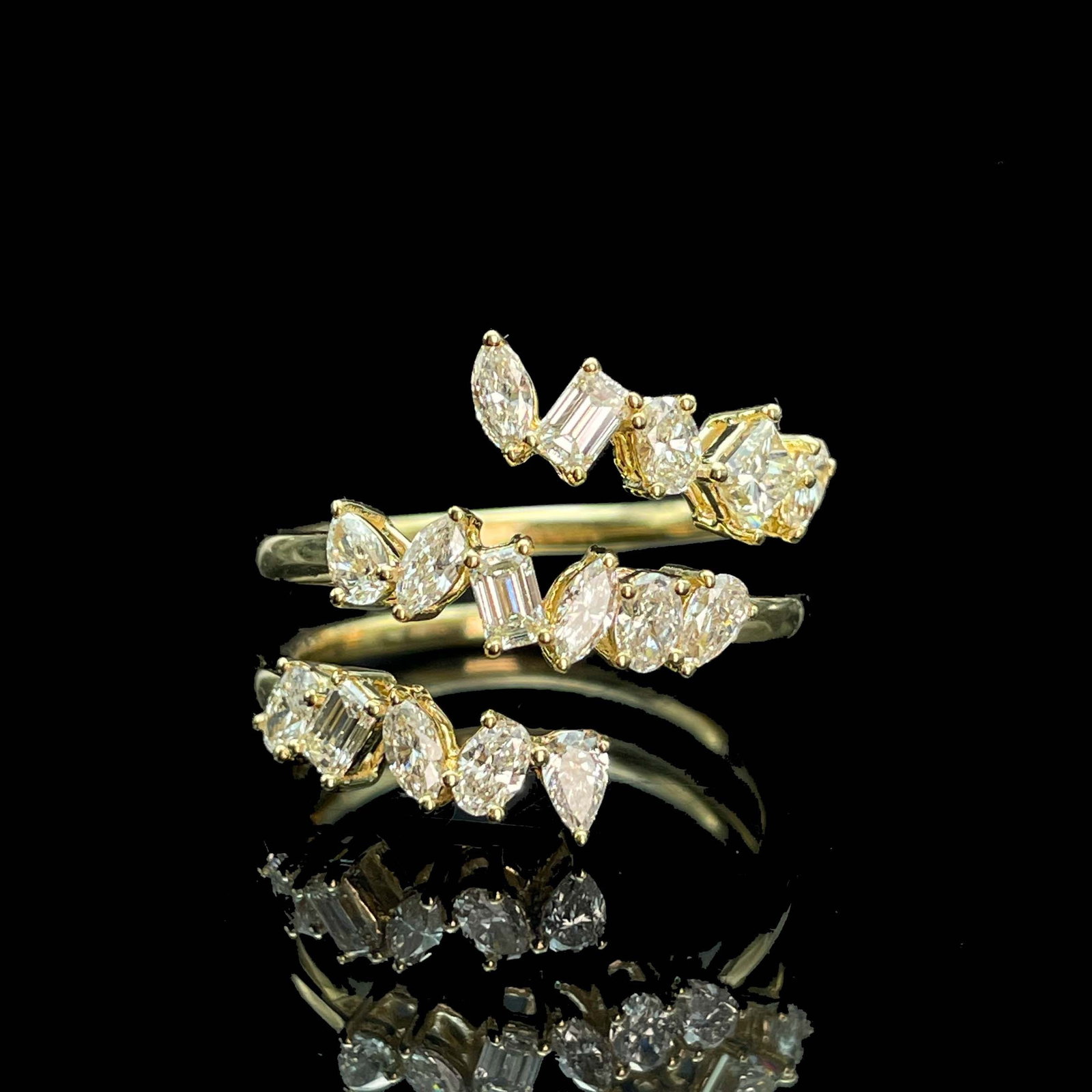 14k Gold 2 Ct Natural H Diamond Ring: Ref:230993032 // gold content:14k gold // ring size:7. 25us // // main gemstone:diamond // shape:multiply // carat weight:2ct // clarity grade:vs-si // color:h // treatment:natural // High Estimate: 2