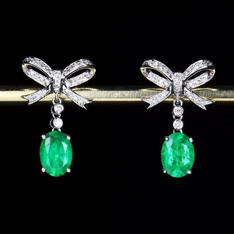 14k Gold 1.52 Ctw Vivid Green Natural Emerald & Diamond Earrings: Ref:230993048 // gold content:14k gold // main gemstone:emerald // shape:oval // carat weight:1. 36ct // color:vivid green // treatment:natural // // adjacent gemstone 2 : diamond // number of