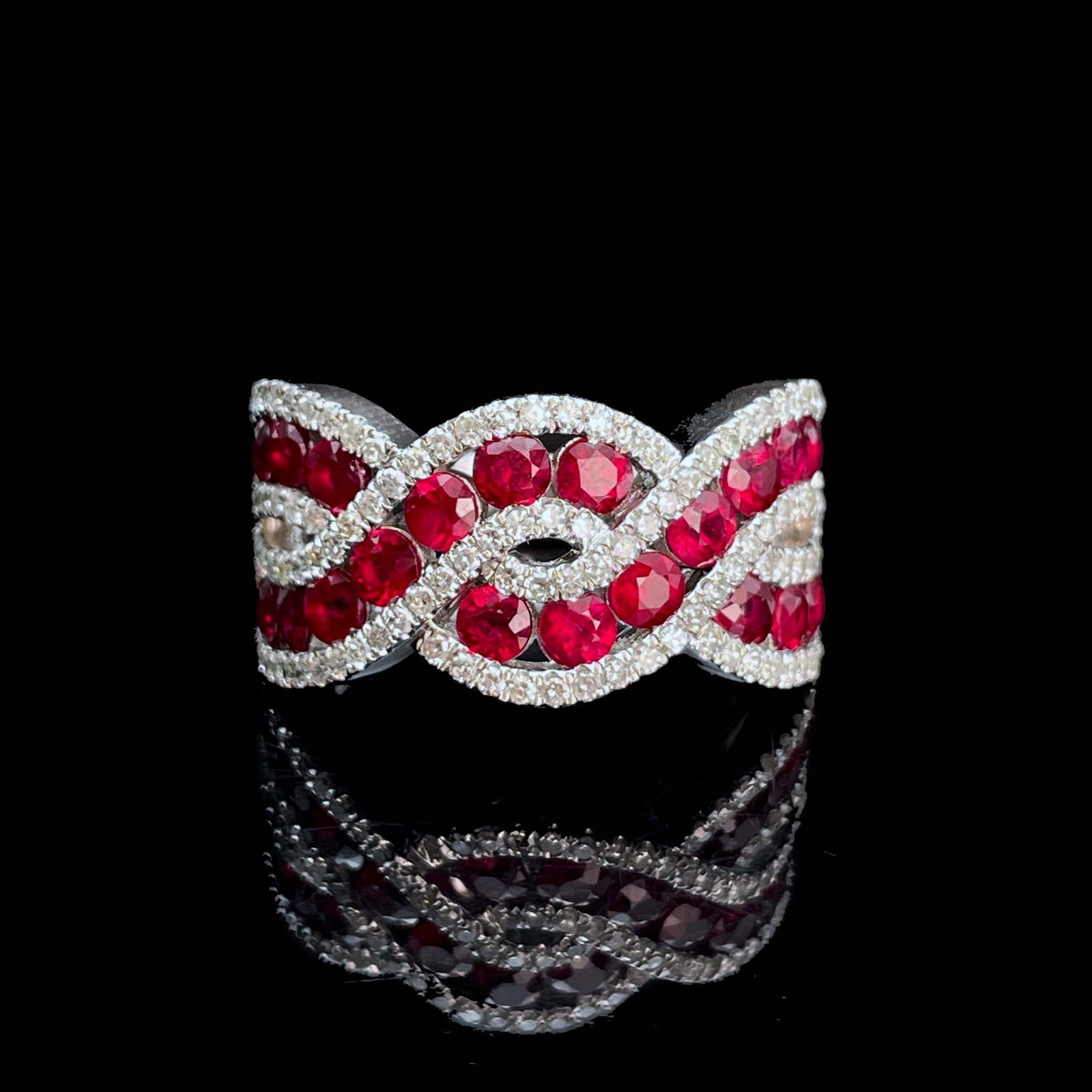 14k Gold 2.31 Ctw Natural Ruby & Diamond Ring: Ref:230993050 // gold content:14k gold // ring size:7. 25us // // main gemstone:ruby // shape:round // carat weight:1. 95ct // color:pigeonblood red // treatment:natural // cut grade:g // // adjacent 